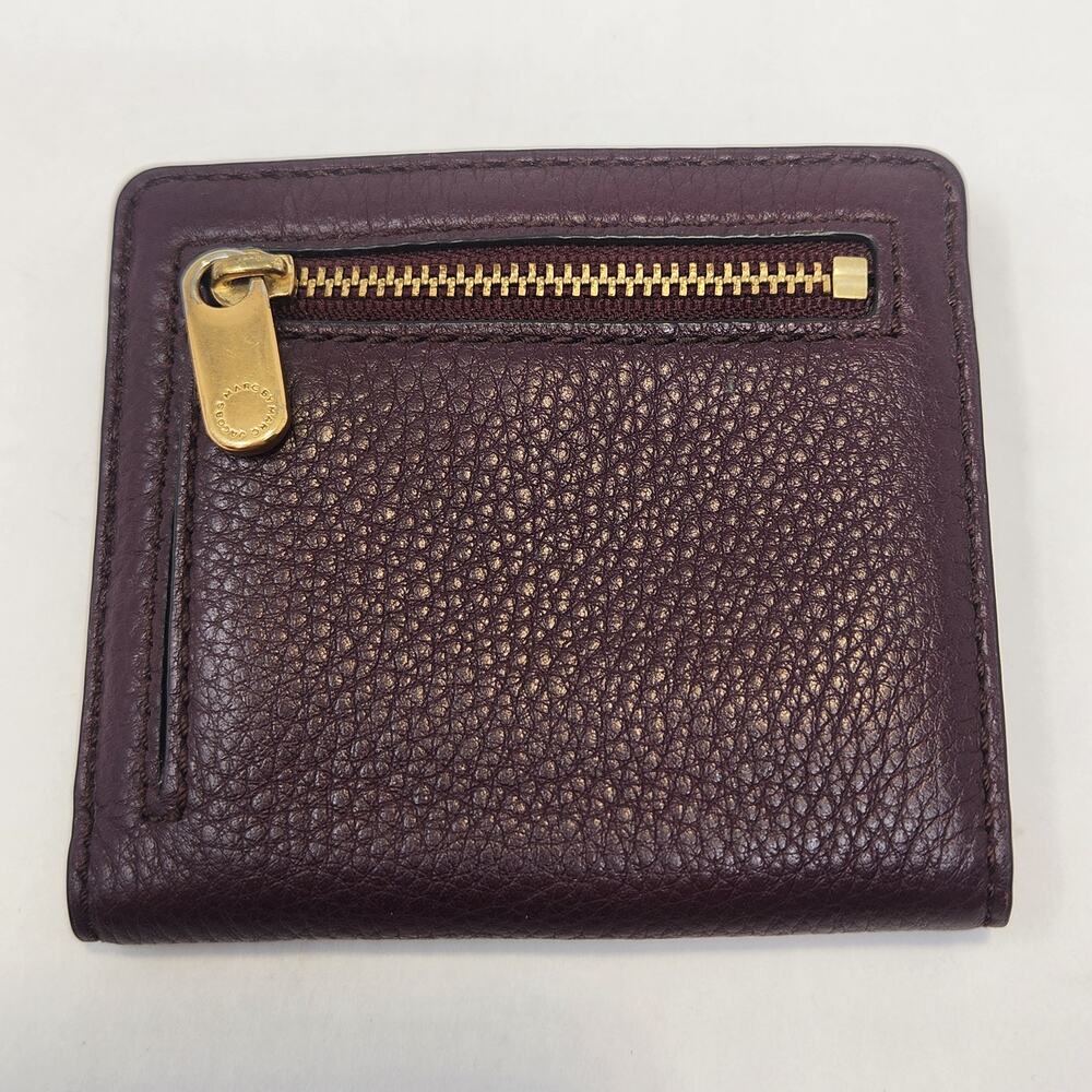 Marc by Marc Jacobs Classic Q Bifold Wallet Single Snap Closure Maroon Leather - Picture 3 of 7